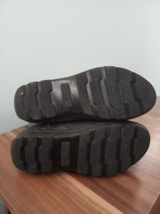 Продаю детские сапожки