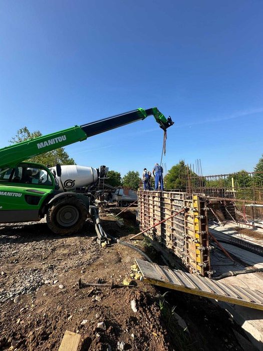 Închirieri Miniexcavatoare cu Picon/Foreză și Încărcătoare Telescopice Manitou