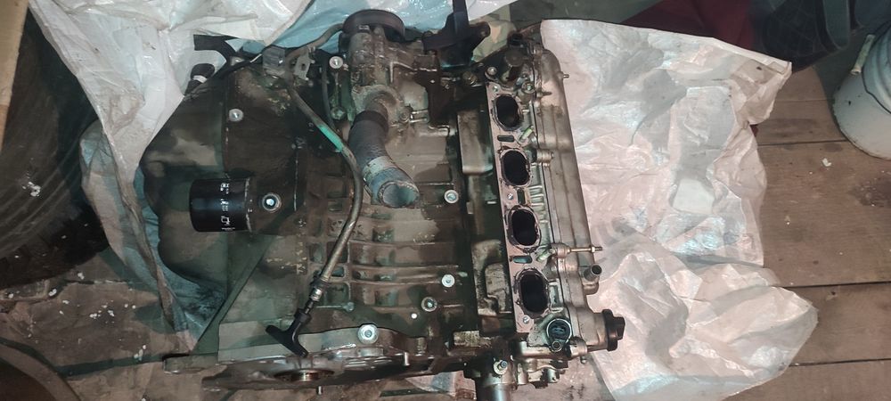 Продам двигатель и запчасти на авенсис