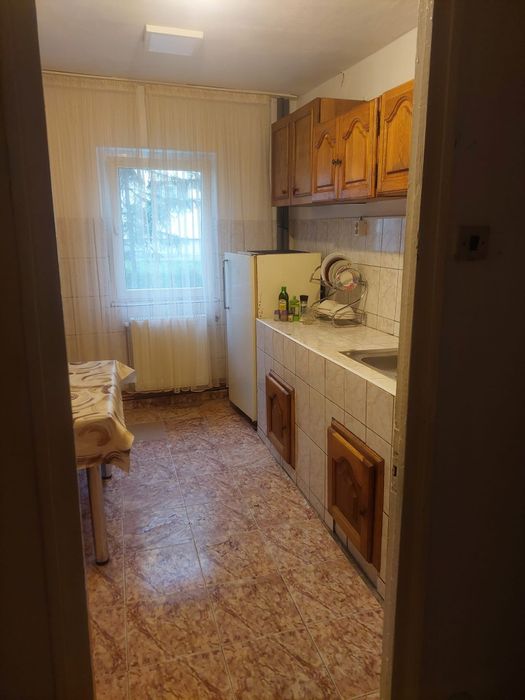 Apartament 2 camere Gavana
Inchiriez apartament cu 2 camere complet utilat si mobilat in gavana 
1500 lei