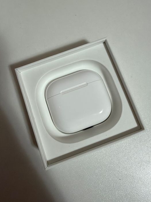 Наушники AirPods 4