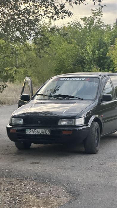 Продам mitsubishi space runner