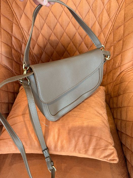Дамски очила и чанти на Guess, Valentino, Dr.Franklin
