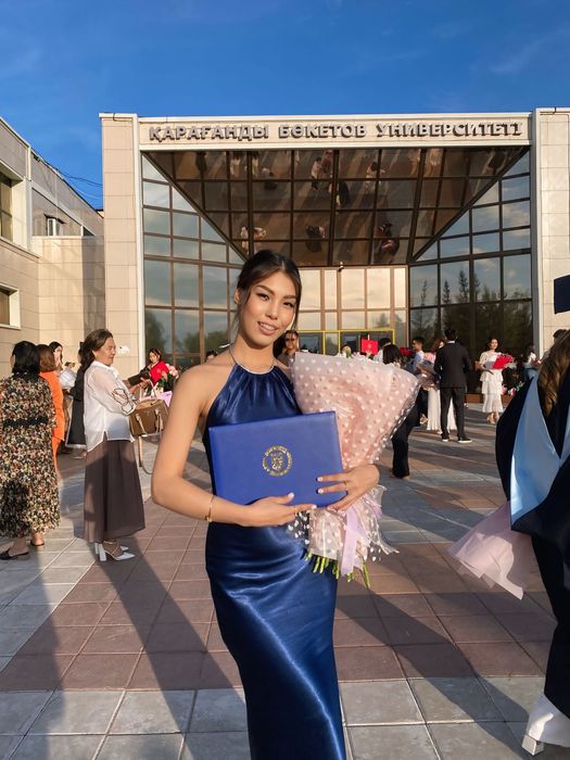 Продам платья и купальник