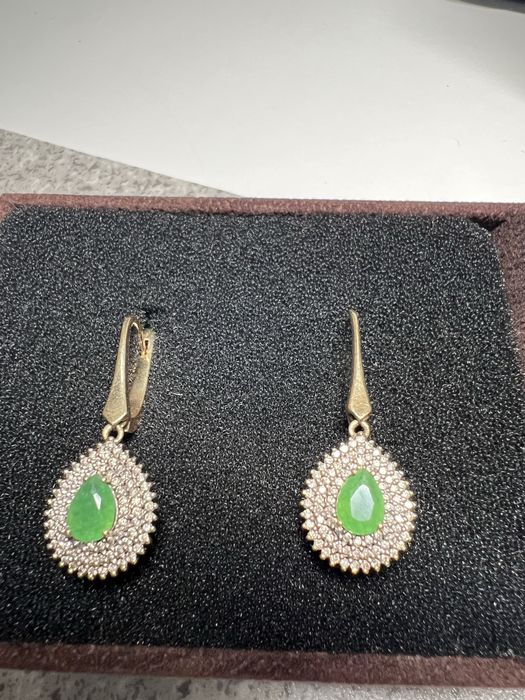 Продам серьги с брилиантом