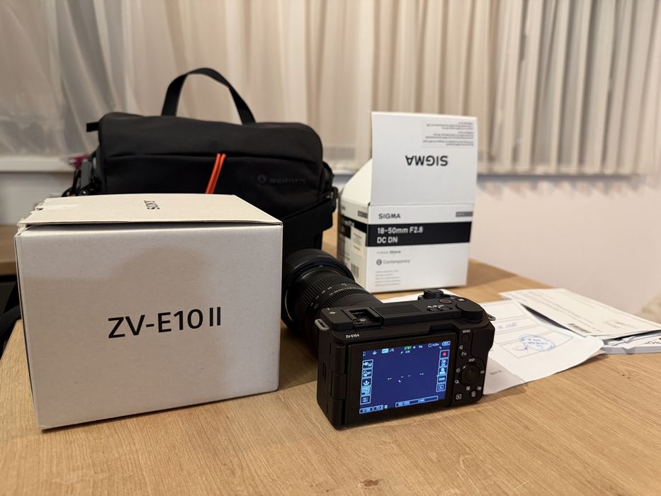 Sony ZV-E10 Mark II +  Obiectiv Sigma 18–50mm f/2.8 | Ca nouă