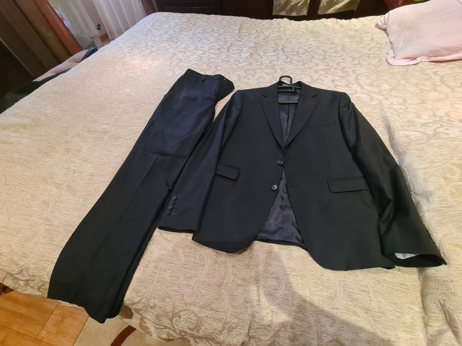 Продам классический костюм размер 40-42