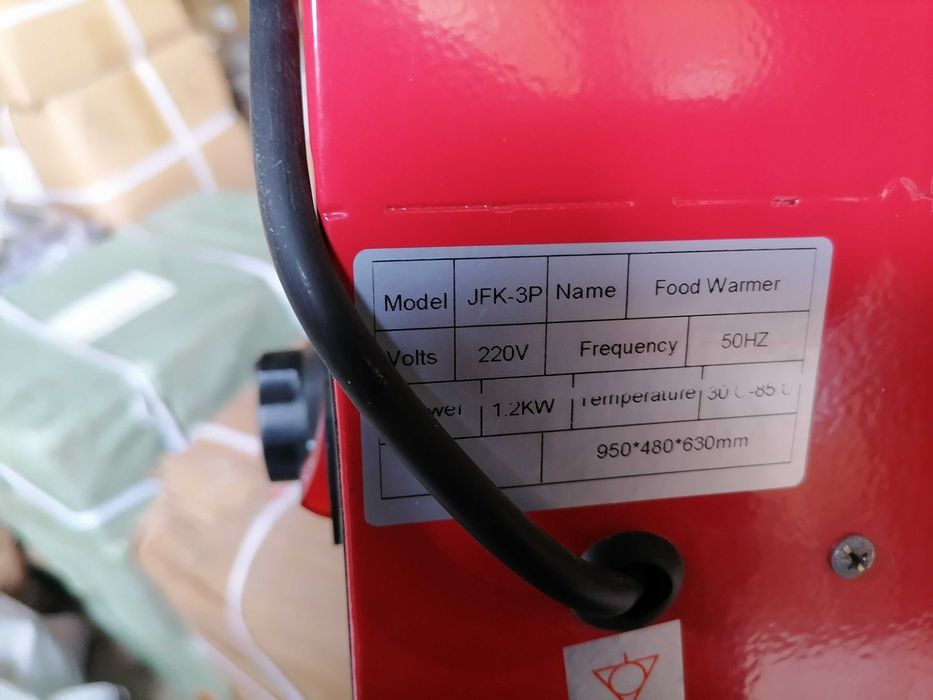 Топла витрина 2 модела-червената