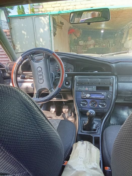 Машина Ауди С4 100