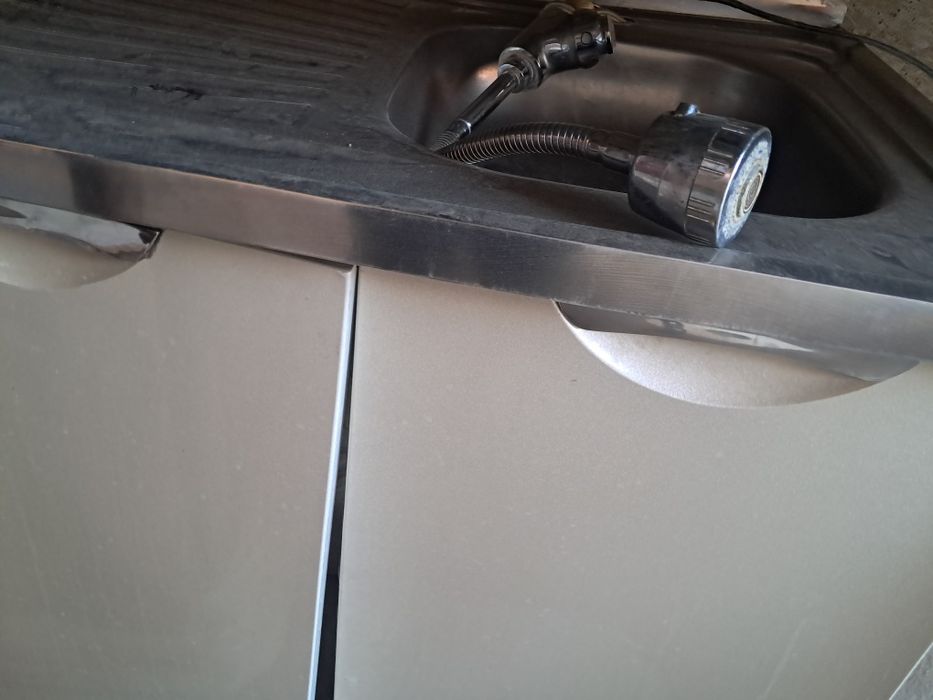 Oshxona mebel sotiladi