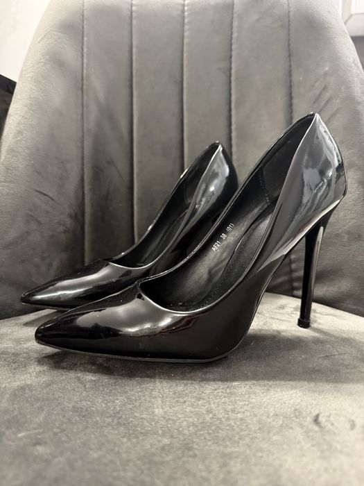 Обувки на висок ток