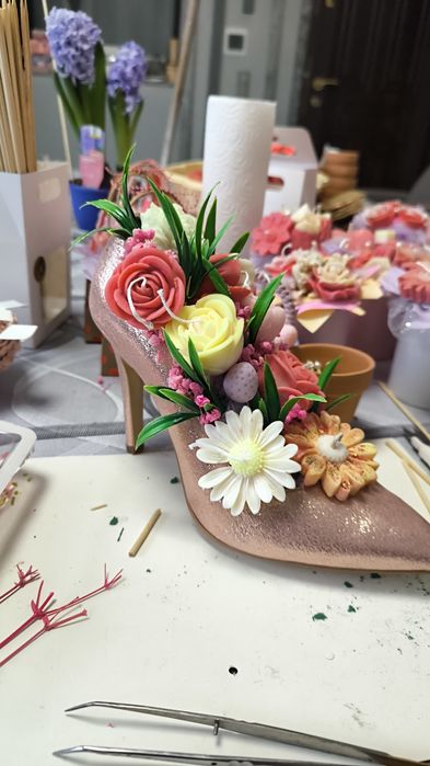 Aranjament floral din ceara de soia. Handmade