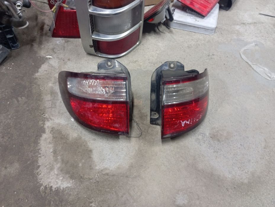 Фонари Toyota Estima