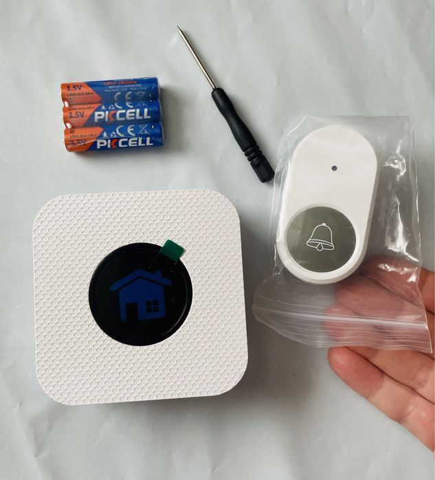 Дверной звонок с кнопкой.