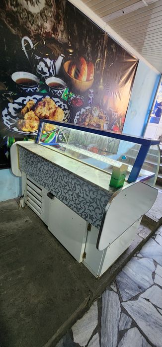 Vitrina shashlik xaladelnik sotiladi