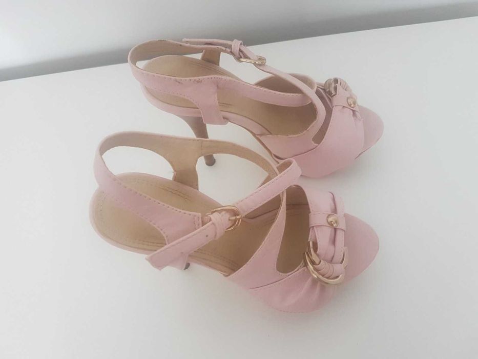 Дамски токчета номер 35