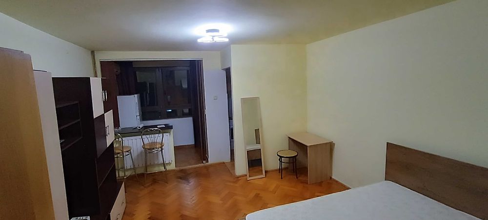 Inchiriez apartament 1 camera, zona Circumvalatiunii, langa McDonalds, piata 700, Turcanu