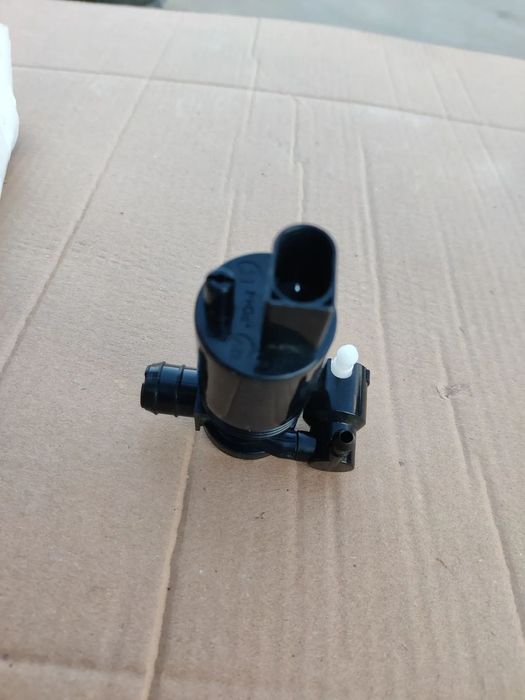 Pompa spalatori parbriz NOUA  Volvo XC40 C40 EX40 32237970