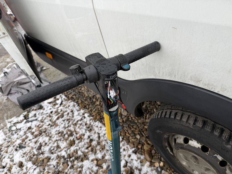 Vand trotineta electrica defecta