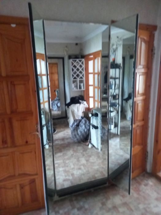 Продам прихожую,  шкаф, зеркало
