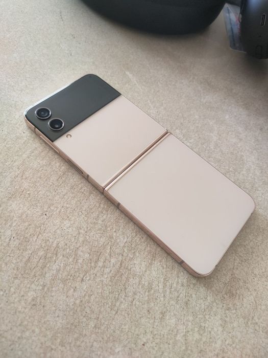 Срочно продам SAMSUNG Z FLIP4