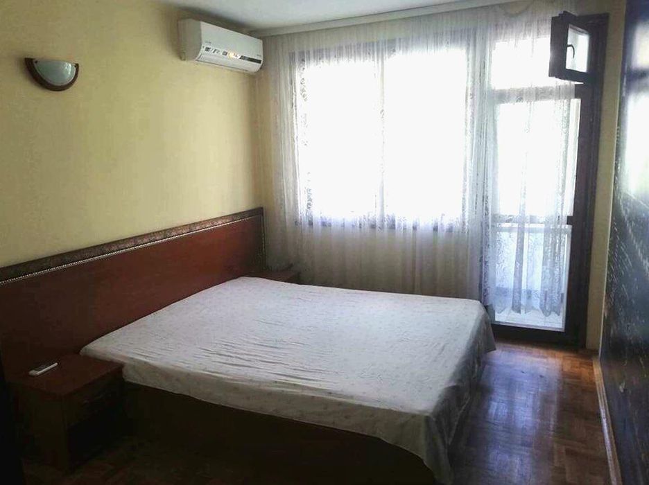 Дава се под наем Двустаен апартамент в Бургас, Център - 70 кв.м за 357 € - Снимка #3