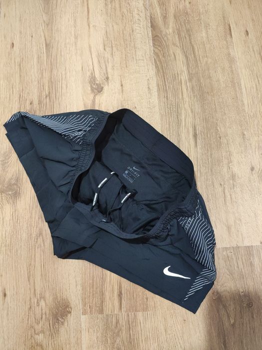 Pantaloni scurți de damă Nike mărimea L