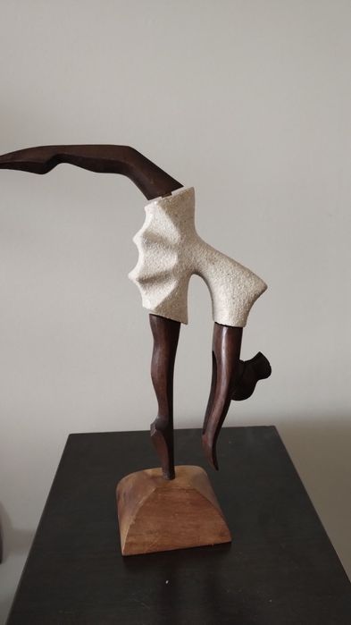 Прекрасна статуетка на балерина. Дърво.