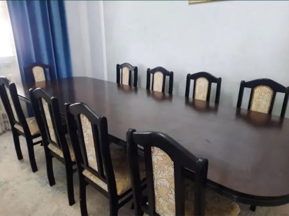 Стол со стульями