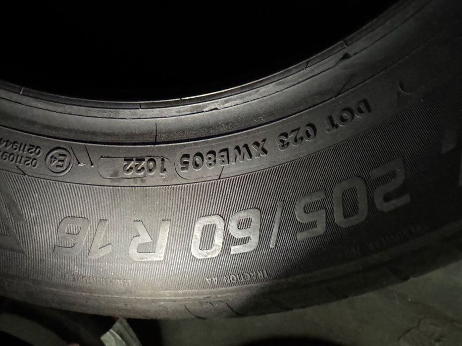 Vând 4 anvelope 205/60/16 vredestein de vară noi