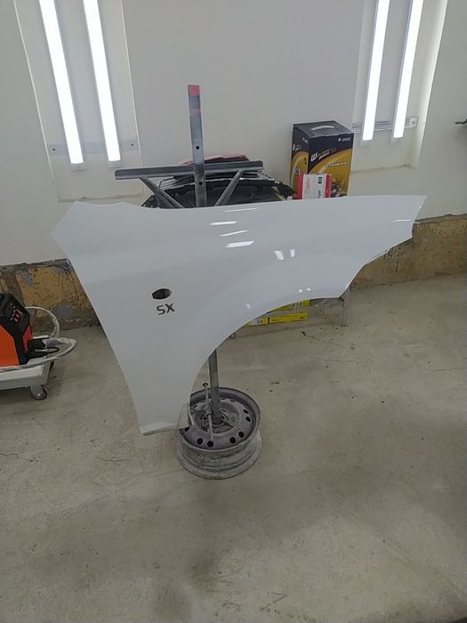 Jentra oldi oʻng qanot sotiladi. (Yarim radnoy)