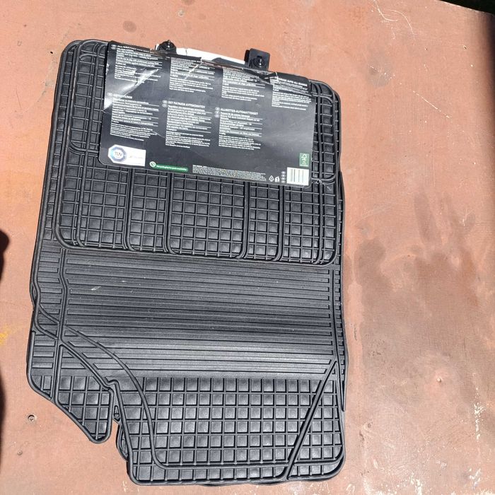 Гумени стелки за автомобил нови универсални