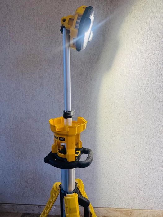 Lanterna dewalt dcl 079