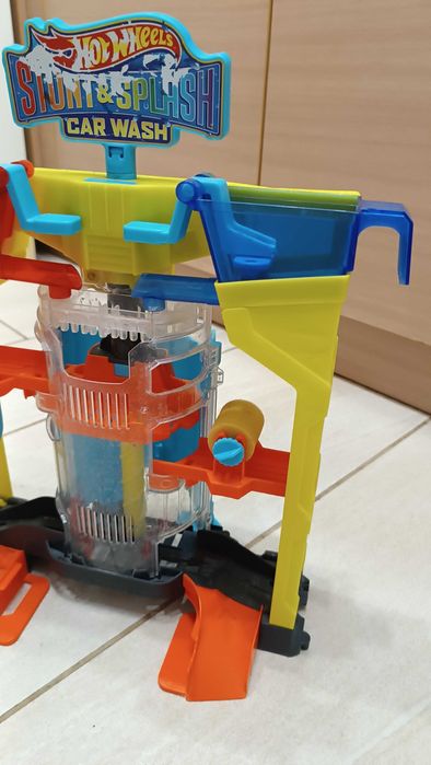 Hot Wheels® Stunt Splash Car Wash™  автомивка