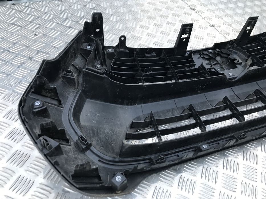 Предна решетка с емблема за Toyota Hilux ,Тойота Хайлукс 2020-