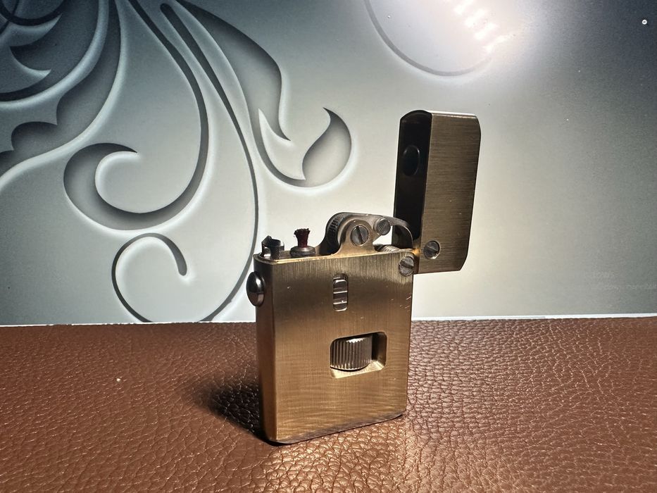 Зажигалка бензиновая