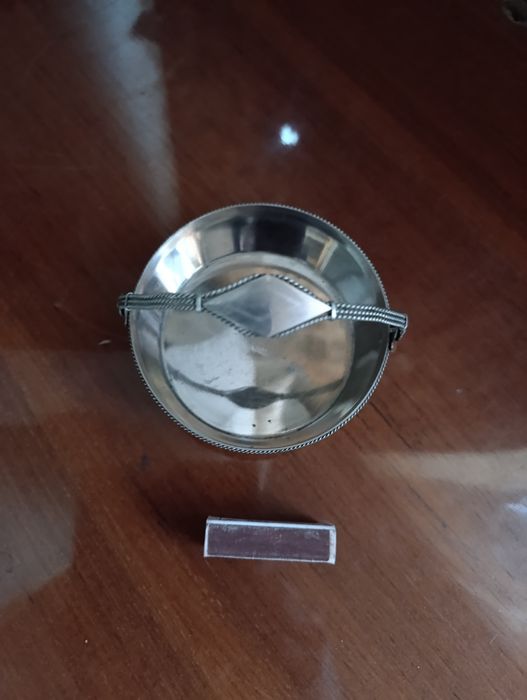 Ваза,графин с рюмками.Коньячный набор.Ложки и вилки.