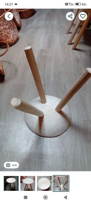 Scaun cu trei picioare