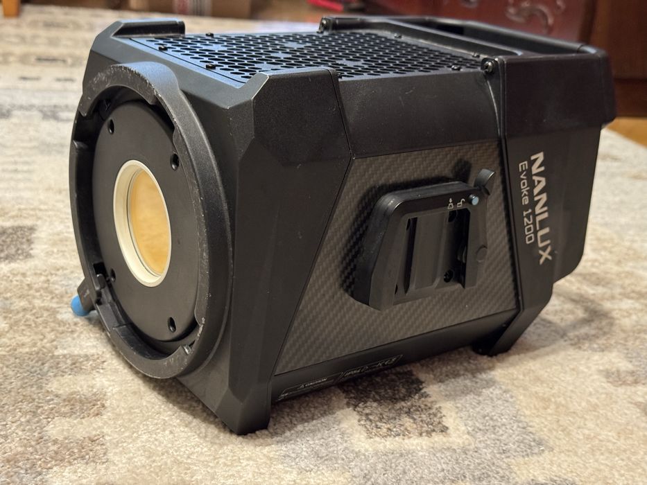 NANLUX Evoke 1200 Spot Light incompleta