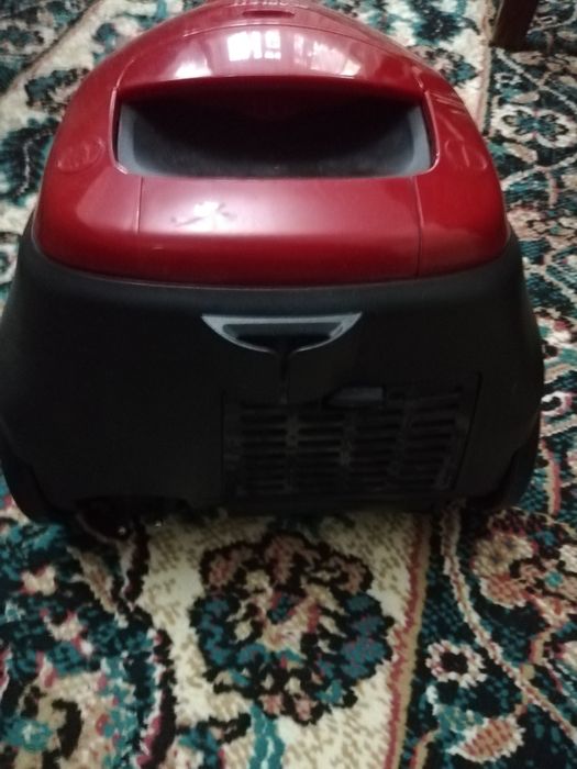 Vând  aspirator 1500w