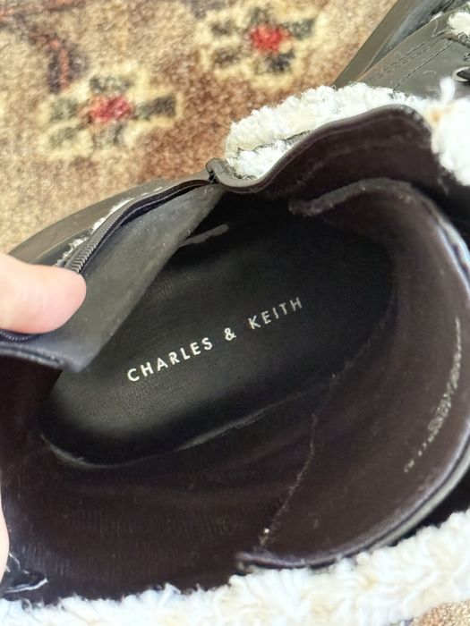 Новые высокие ботинки Charles & Keith