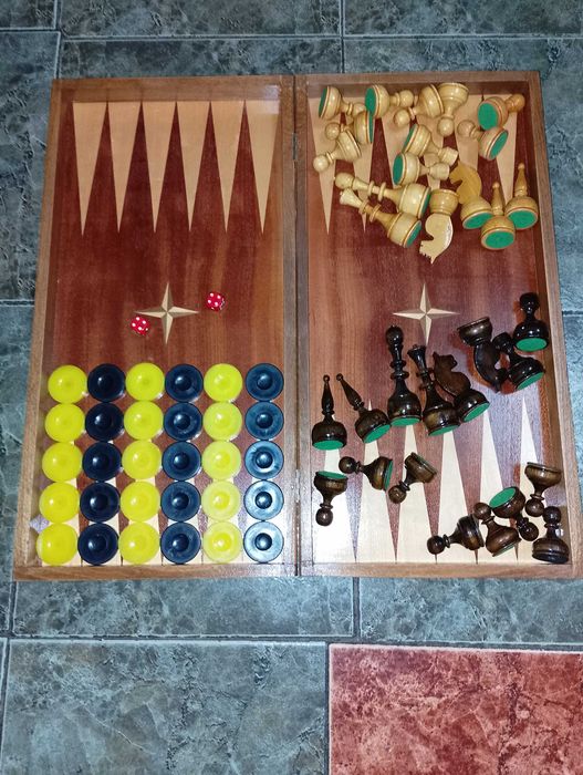Шах-табла48/48 с дървени фигури и  пулове