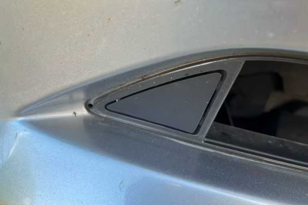 Триъгълни капачета за отворите в предната броня на Мазда 3 Mazda 3