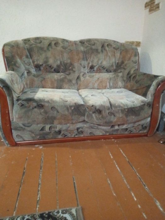 Divan , 3 kishilik arzon 55 ming soʼm pul zarur holati yangi deyarli