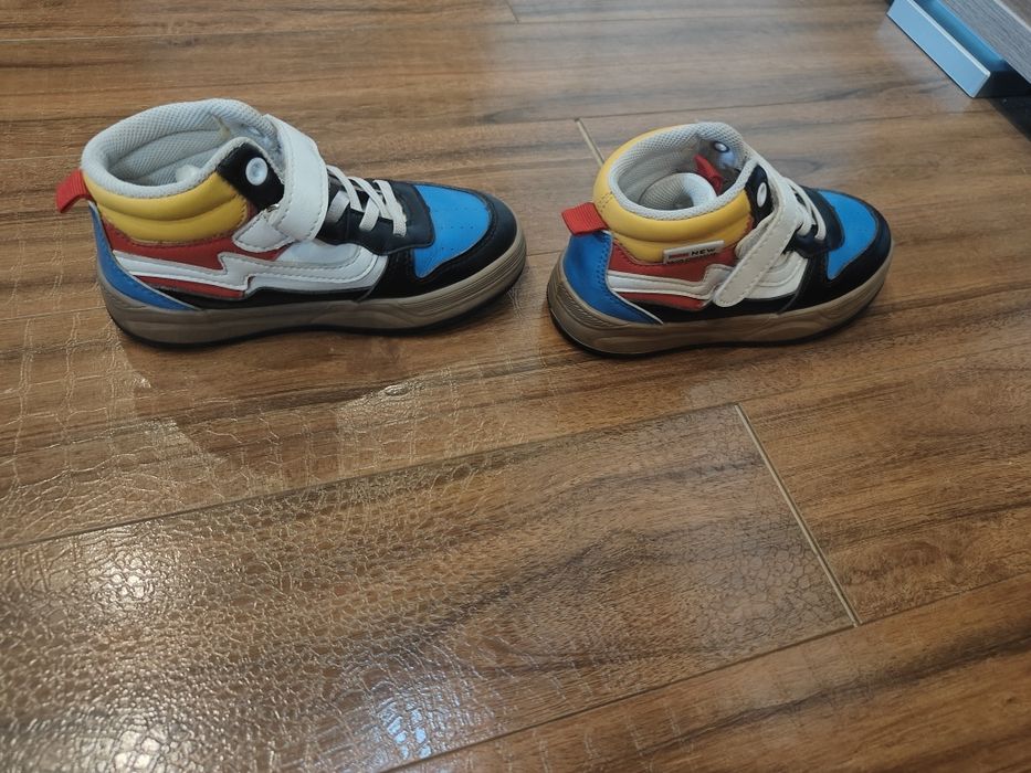 Продам кроссовки детские