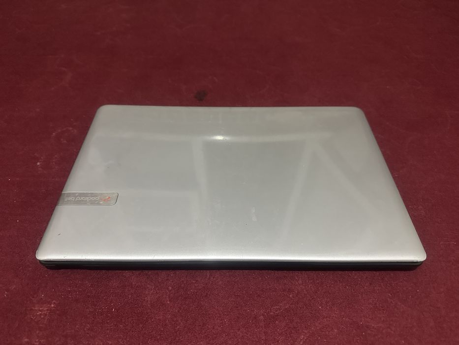 Noutbook sotiladi ssd bilan kuchaytirilgan