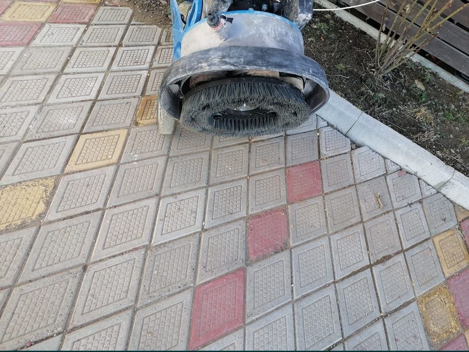 Închiriez mașină de șlefuit mozaic și beton