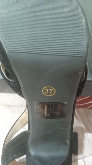 Продам босоножки дёшево