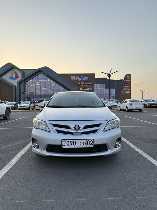 TOYOTA каролла 2013 1.8 автомат