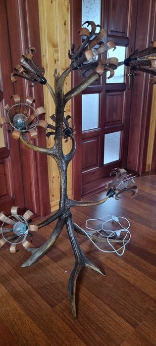 Lampadar rustic coarne de cerb si scoarta de copac